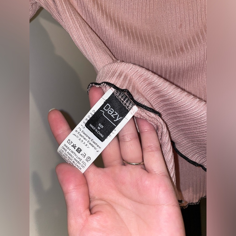 Dazy pink medium shirt 👚 - Picture 3 of 3